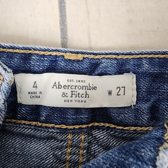Abercrombie & Fitch Button Fly  Cotton Jean Short Cuff Medium Wash Size 4/27 - Picture 2 of 11